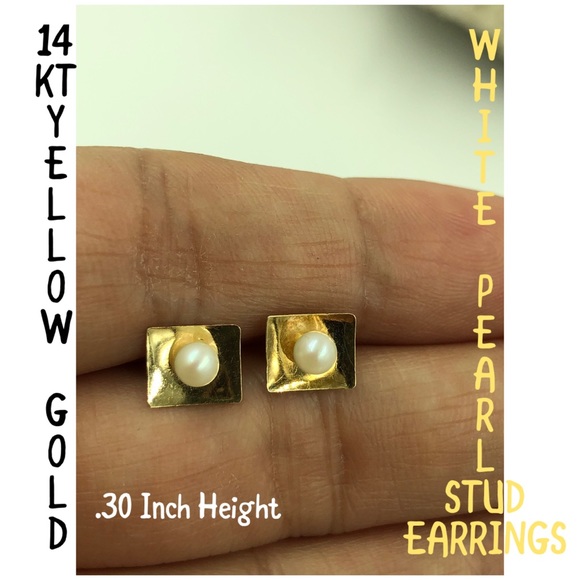 🔥SOLD🔥14KT Yellow Gold White Pearl Stud Earrings - Picture 2 of 7
